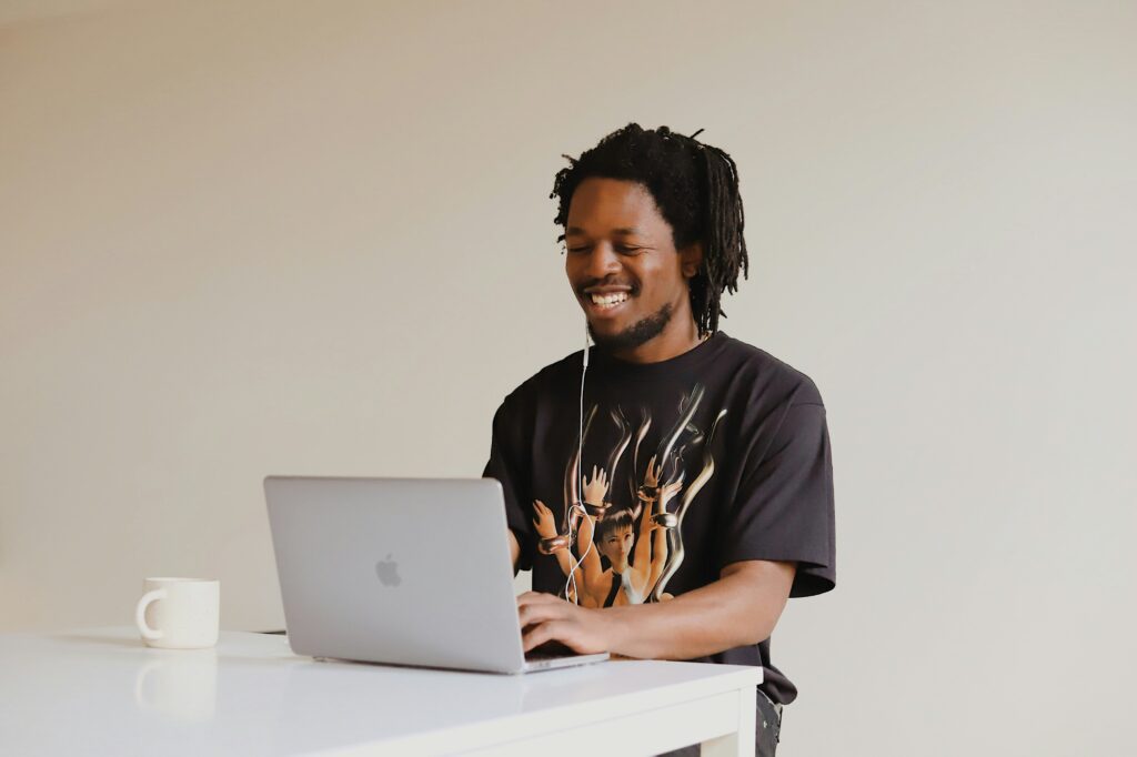 A beginner freelancer working on a laptop to start their online career.