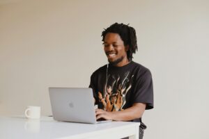 A beginner freelancer working on a laptop to start their online career.